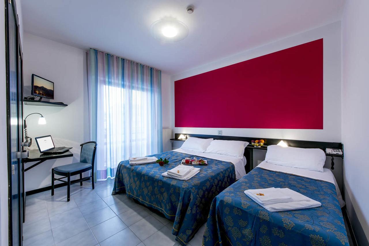 Hotel Del Cavaliere Monteprandone Kültér fotó