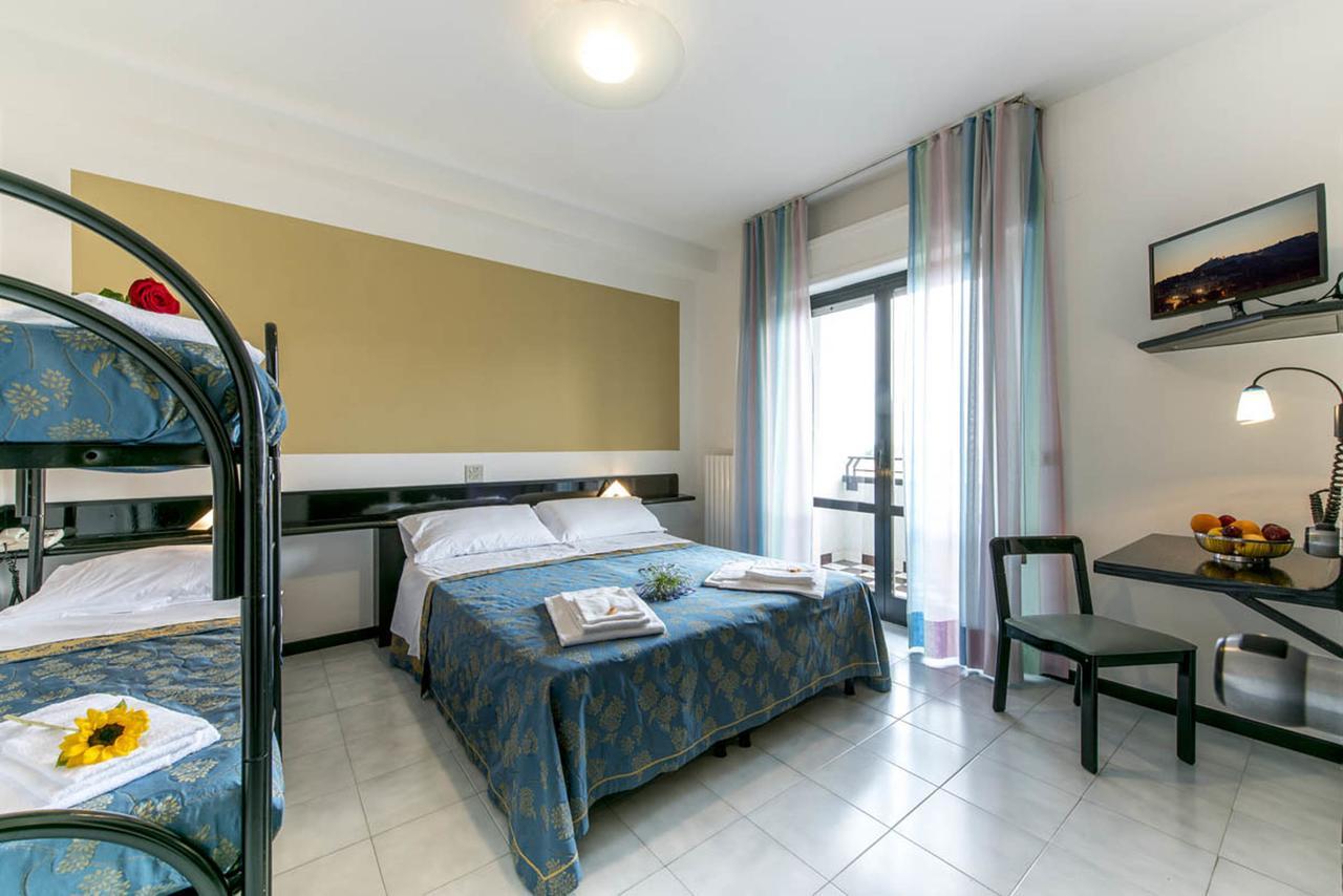 Hotel Del Cavaliere Monteprandone Kültér fotó