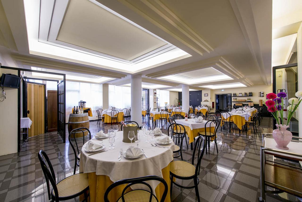 Hotel Del Cavaliere Monteprandone Kültér fotó