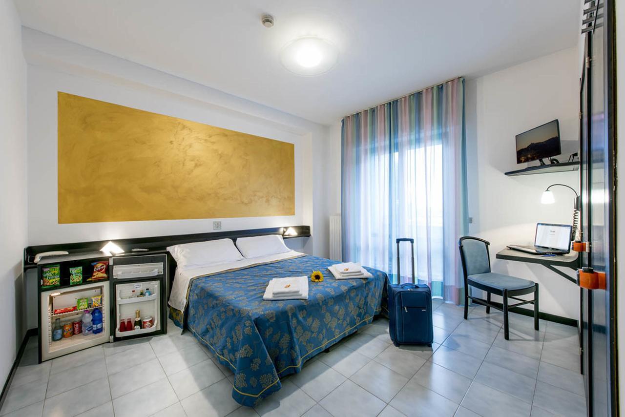 Hotel Del Cavaliere Monteprandone Kültér fotó
